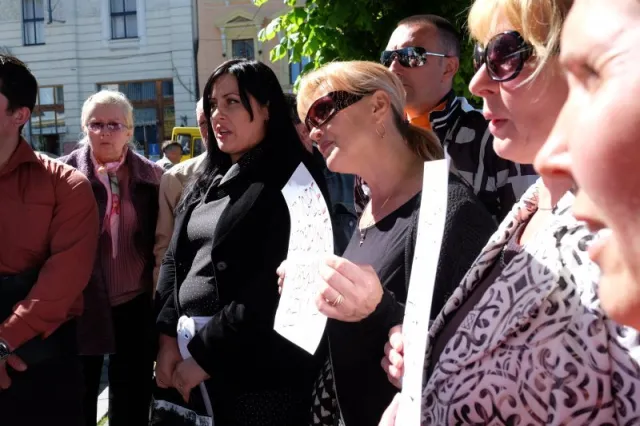 Чернівчани пікетували міську раду (Фото) — фото 1