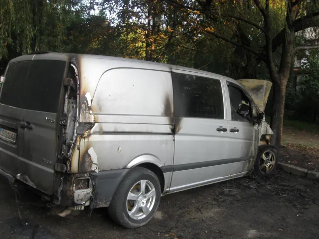 Невідомі спалили автомобіль громадського активіста (Фото) — фото 1