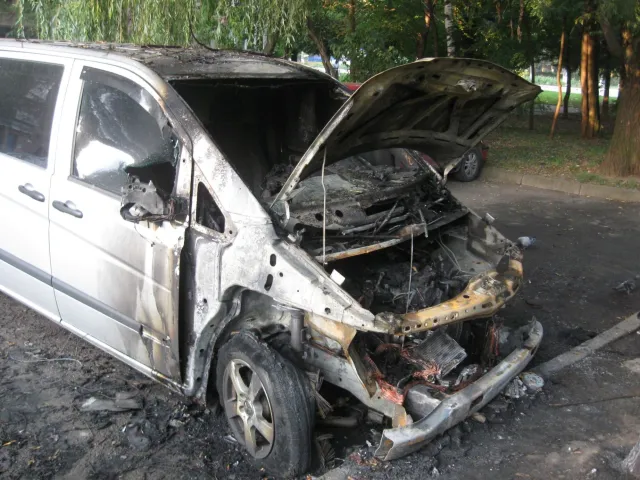 Невідомі спалили автомобіль громадського активіста (Фото) — фото 3