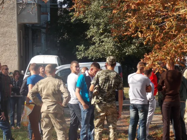У Чернівцях зустріли 29 буковинських військових, які повернулись у відпустку із зони АТО (Фото) — фото 4