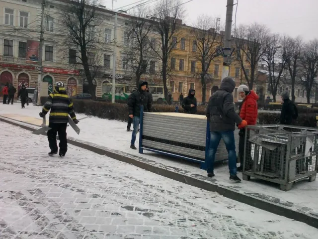 На Соборній площі Чернівців буде безкоштовна ковзанка (Фото) — фото 2