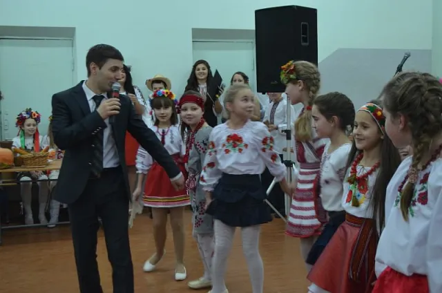 На ярмарку зібрали гроші на рукавиці для солдат в зоні АТО (Фото) — фото 2