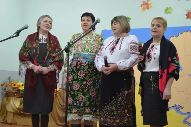 На ярмарку зібрали гроші на рукавиці для солдат в зоні АТО (Фото) — фото 3