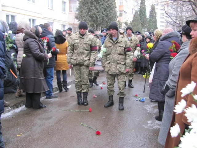В останню путь провели Героя Владислава Трепка (фото) — фото 13