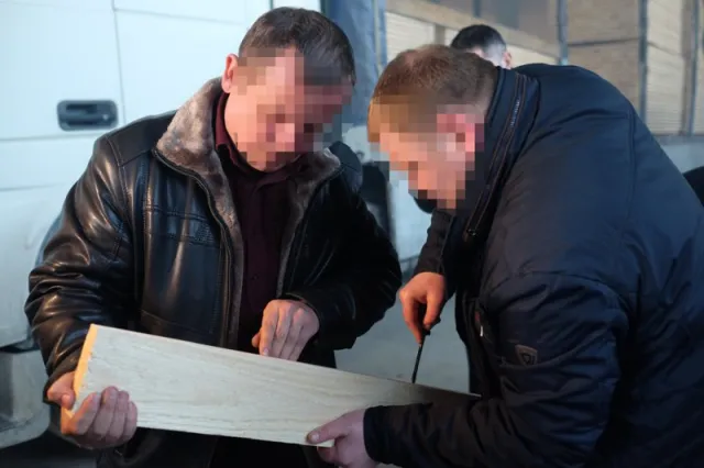 Прикордонники викрили контрабанду цигарок вартістю 1 млн. грн. (фото) — фото 9