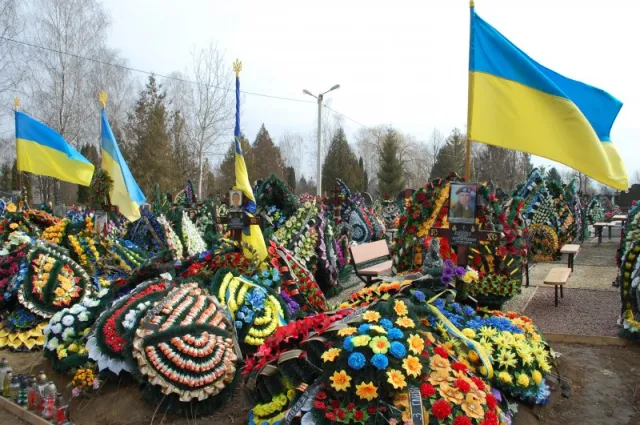 У Чернівцях вшанували пам'ять Героїв Небесної сотні (фото) — фото 6