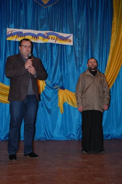 Учні Чернівецького технікуму провели вечір-реквієм присвячений Героям Небесної Сотні (фото) — фото 1