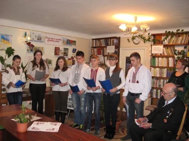 Чернівчанам представили нову збірку віршів Віктора Обдуленка (фото) — фото 2