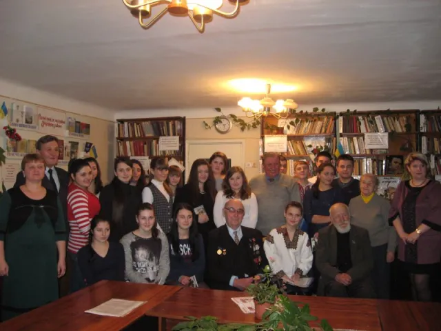 Чернівчанам представили нову збірку віршів Віктора Обдуленка (фото) — фото 5