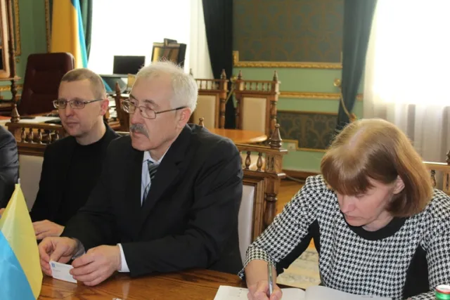 Голова обласної державної адміністрації Олександр Фищук зустрічався з Генеральниим Консулом Румунії в Чернівцях Елеонорою Молдован  (фото) — фото 1