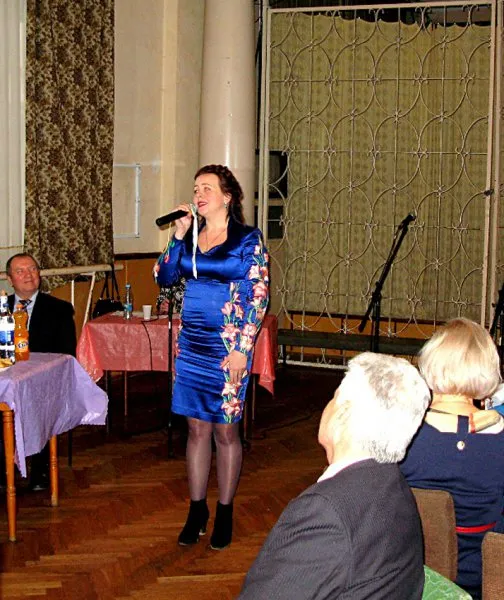 До Міжнародного дня жінки у Чернівцях з концертом виступили народні аматорські колективи (фото) — фото 2