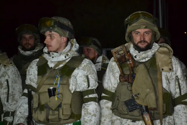 До Чернівців повернулася група Нацгвардійців (фото) — фото 8