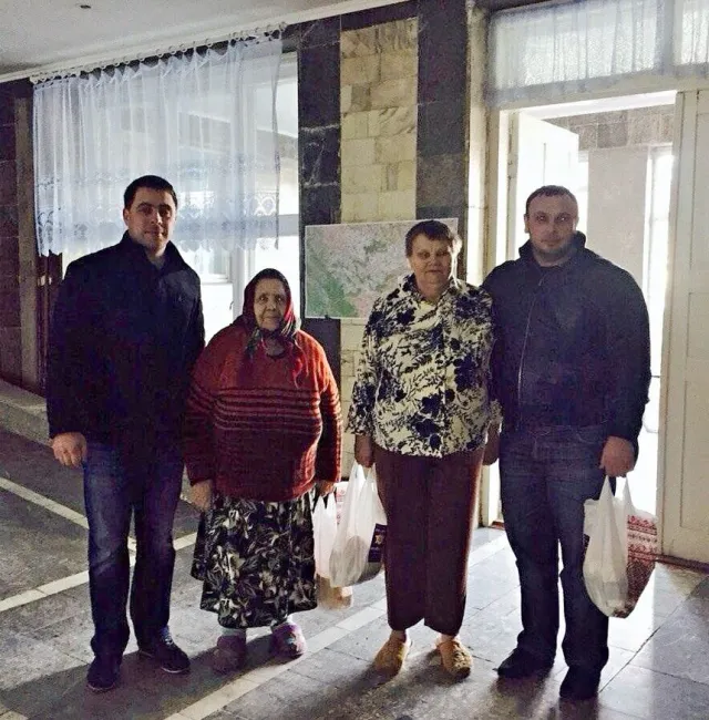 Громадські активісти відвідали підопічних геріатричного пансіонату та пацієнтів дитячого гематологічного відділення — фото 1