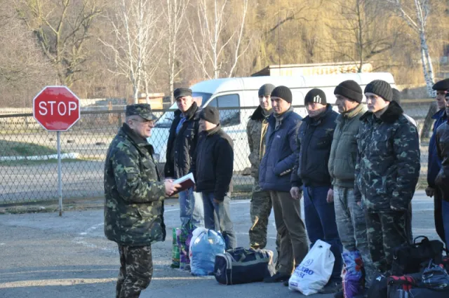 Чернівчани відправили на навчання чергову групу мобілізованих (фото) — фото 6