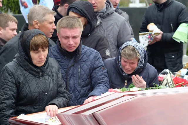 У Чернівцях попрощалися з відомим спортивним коментатором Сергієм Панасюком (фоторепортаж) — фото 8