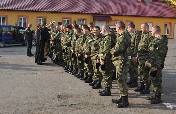 Буковинські правоохоронці вирушили в зону АТО (фото) — фото 3