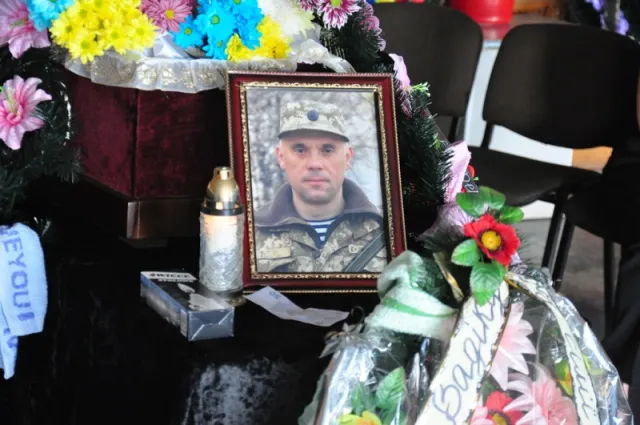 У Чернівцях прощаються із загиблим під Станицею Луганською Вадимом Ситніковим (фото) — фото 3