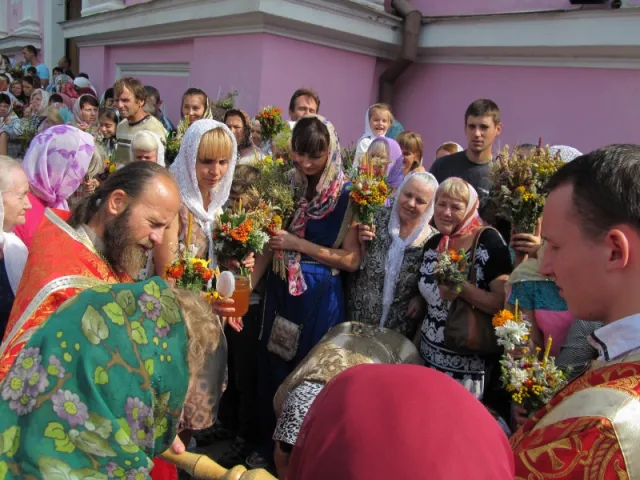 У Чернівцях освятили мед, мак та засушені квіти (фото) — фото 6